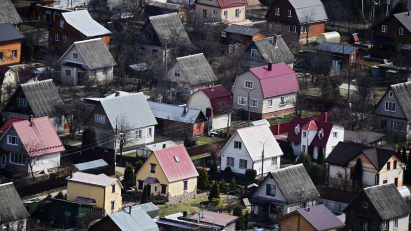 Россиянам объяснили, как безопасно снять дачу на лето