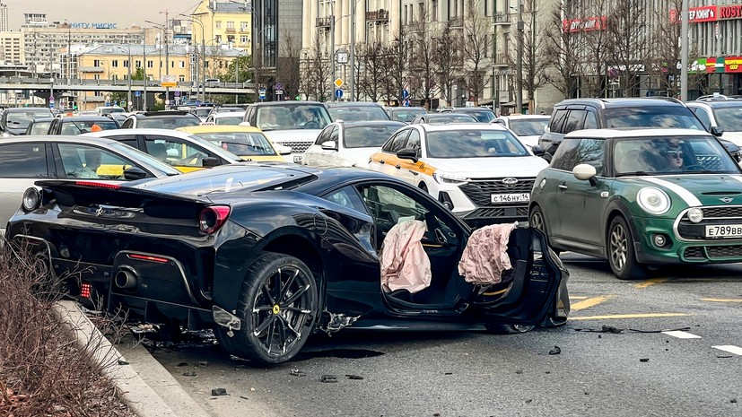 РИА Новости: в Москве попал в ДТП Ferrari, в котором мог находиться рэпер Navai