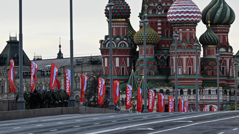 Зеленский заявил, что «не рекомендует» иностранцам быть в Москве 9 мая