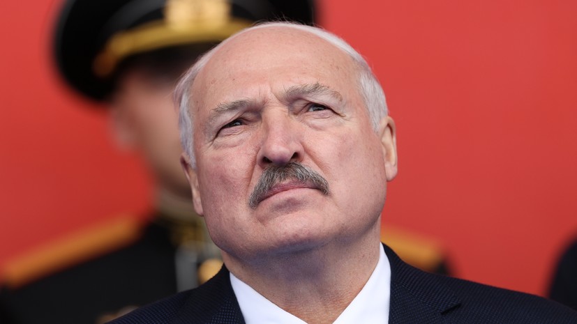 Лукашенко поздравил россиян с Днём Победы
