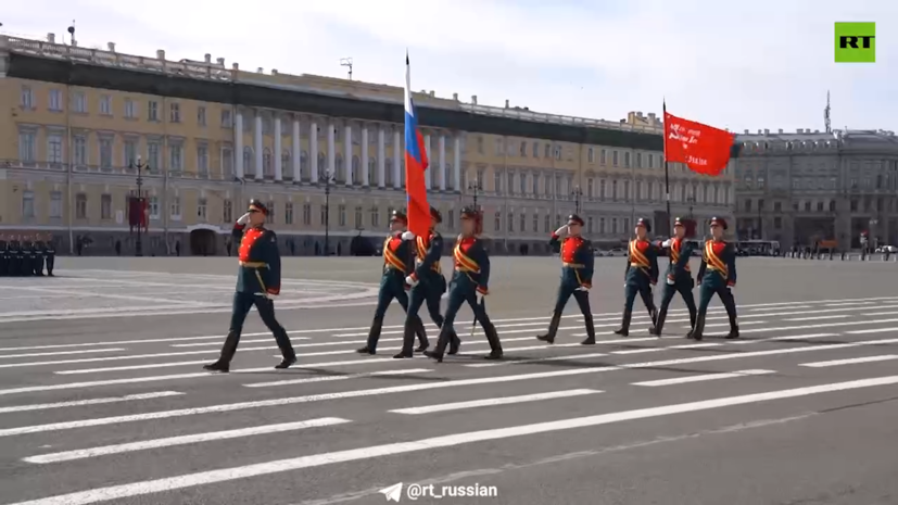 Ruptly опубликовало видео с парада Победы в Петербурге