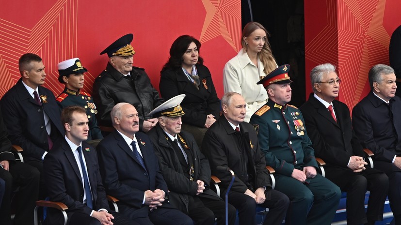 Рядом с Путиным парад смотрел столетний адмирал Свет Трунов