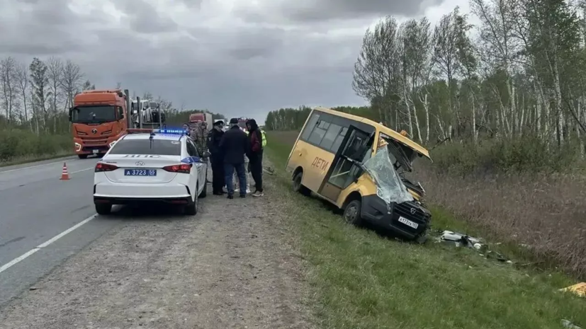 В Омской области автобус с детьми попал в ДТП, погиб один ребёнок
