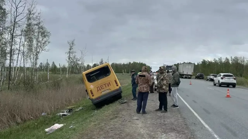 Восемь детей находились в автобусе, который столкнулся с фурой в Омской области