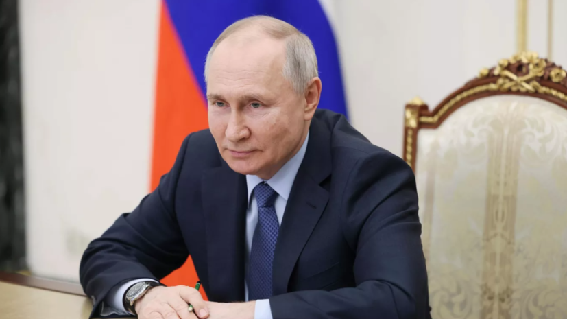 Путин пригласил свою первую учительницу посетить парад и погостить после
