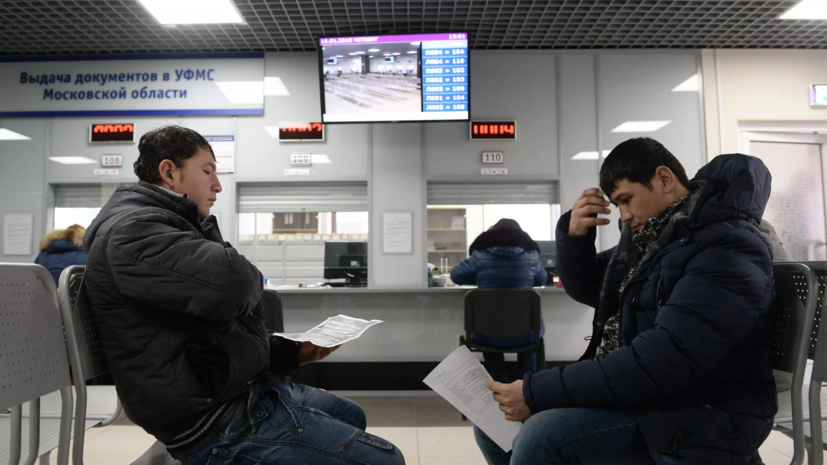 МВД: около 45% иностранцев приезжают в Россию ради работы
