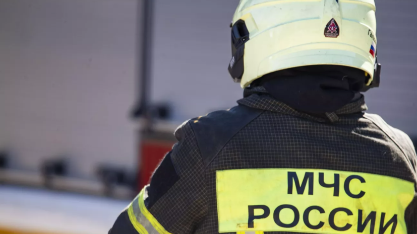 Складируемые отделочные материалы загорелись на востоке Москвы