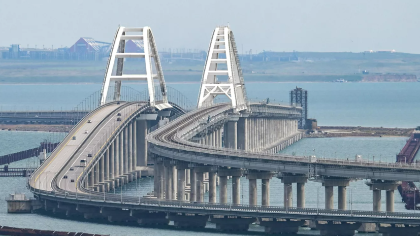 Движение автотранспорта по Крымскому мосту временно перекрыто
