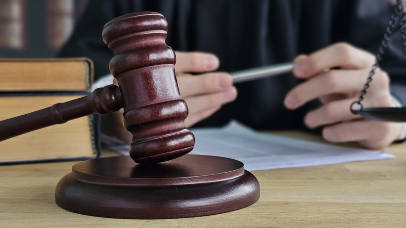 Суд в Петербурге избрал меру пресечения севшему на трон в Эрмитаже мужчине