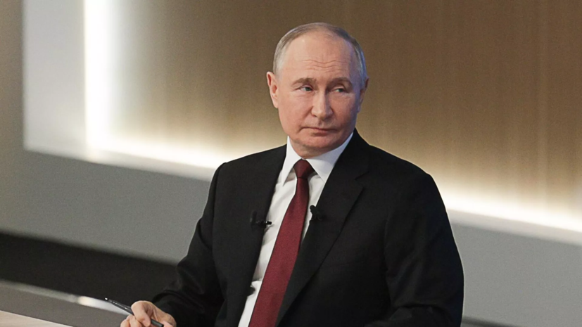 Путина в аэропорту Пекина встретил глава МИД Китая Ван И