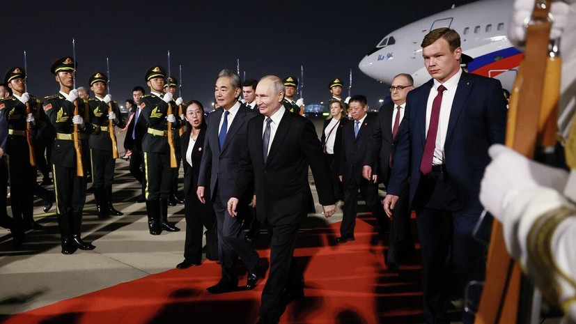 Путин прибыл к Дому народных собраний в Пекине, где пройдут переговоры