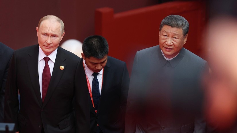 Путин и Си Цзиньпин встретились на центральной площади Пекина