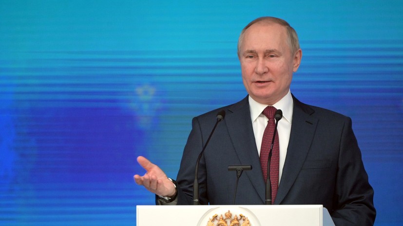 Глава комиссии США по искусству заявил, что посетит выступление Путина на ПМЭФ