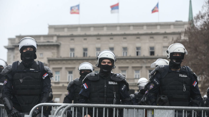В Белграде произошли столкновения протестующих с полицией