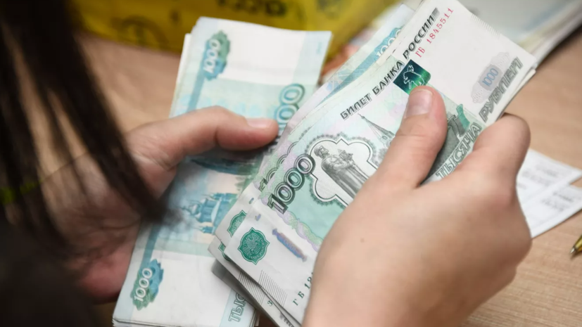 Специалист Поздняков: с 1 июня семьи имеют право на ежегодную выплату