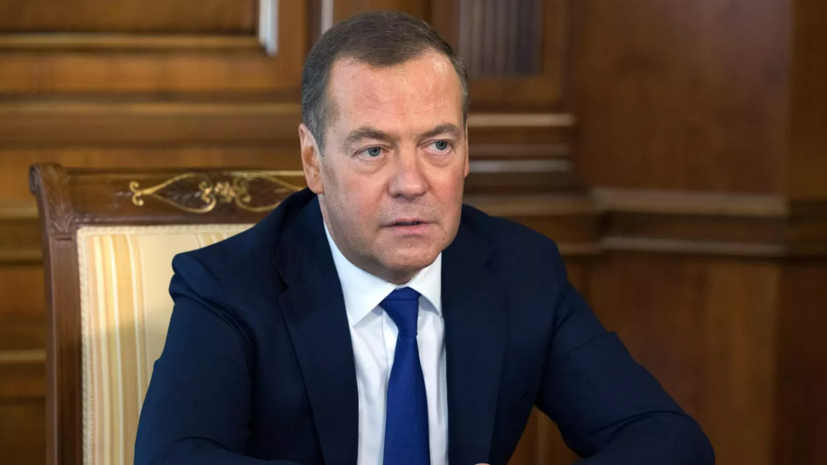 Медведев с иронией отреагировал на отказ ЕС эвакуировать дипломатов с Украины