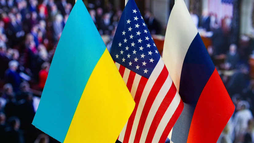 Ушаков: США сохраняют отношения с Киевом, проводя переговоры с Россией