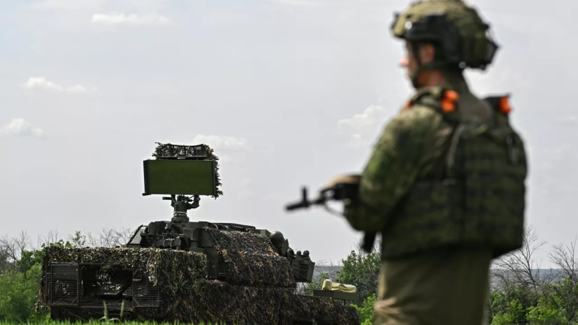 Силы ПВО за сутки сбили четыре авиабомбы, два снаряда HIMARS и 405 БПЛА ВСУ