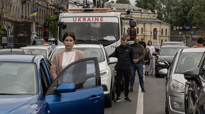 Депутат: Банковая и прилегающие улицы в Киеве перекрыты людьми в форме