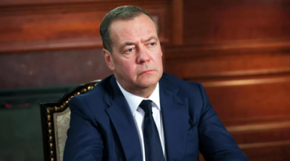 Медведев заявил о потере Украиной половины своего населения