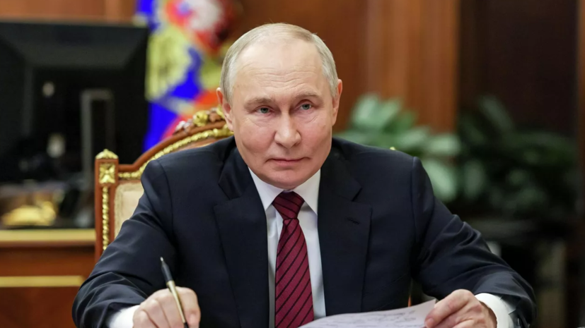 Путин предложил запустить в детских лагерях смены, посвящённые русскому языку