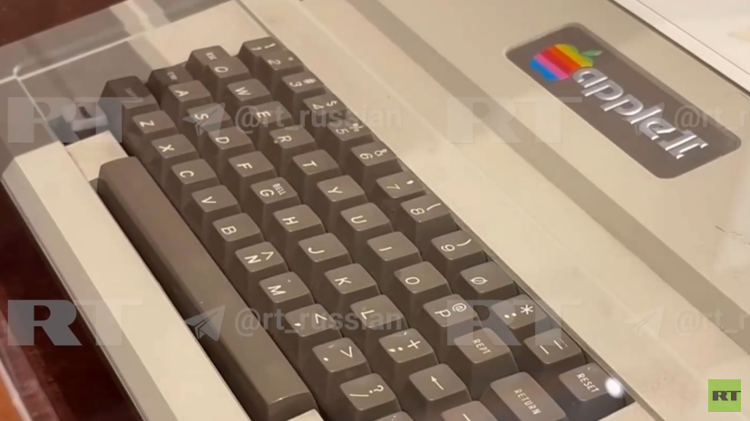 На ПМЭФ показали одну из первых версий компьютера Apple