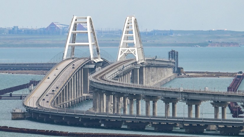 Движение автотранспорта по Крымскому мосту временно остановлено