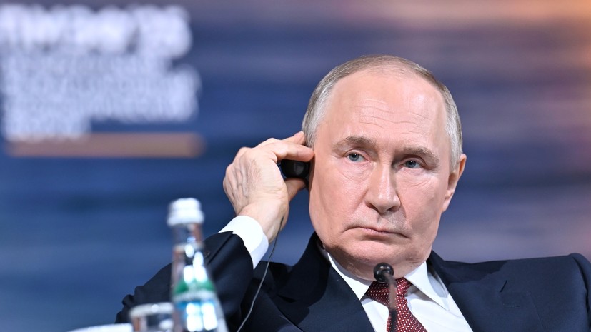 Путин начал выступление на пленарном заседании ПМЭФ