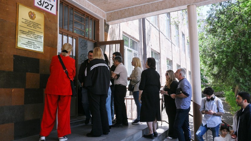 Посол Евросоюза прибыл в ЦИК Армении в день подведения итогов выборов
