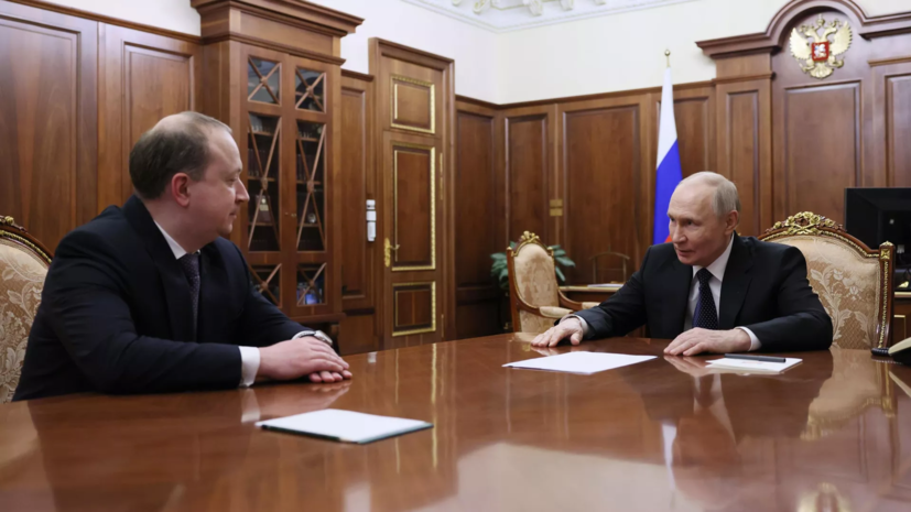 Путин: работа по ледоколам «Ленинград» и «Сталинград» не должна «зависнуть»