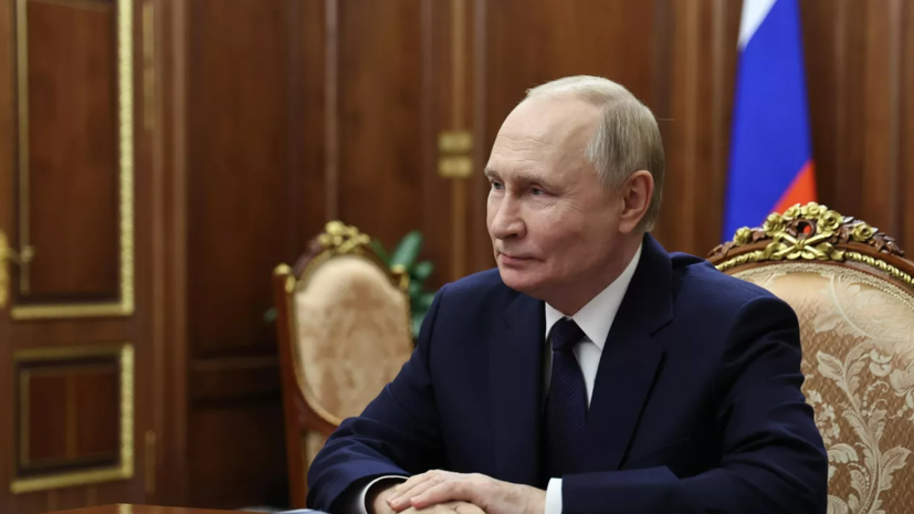 Путин подписал закон об аресте имущества россиян, вредящих стране