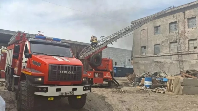 Пожар на складе с пластиком в Новосибирске полностью ликвидировали
