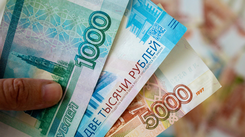 «Известия»: россияне стали чаще расплачиваться наличными