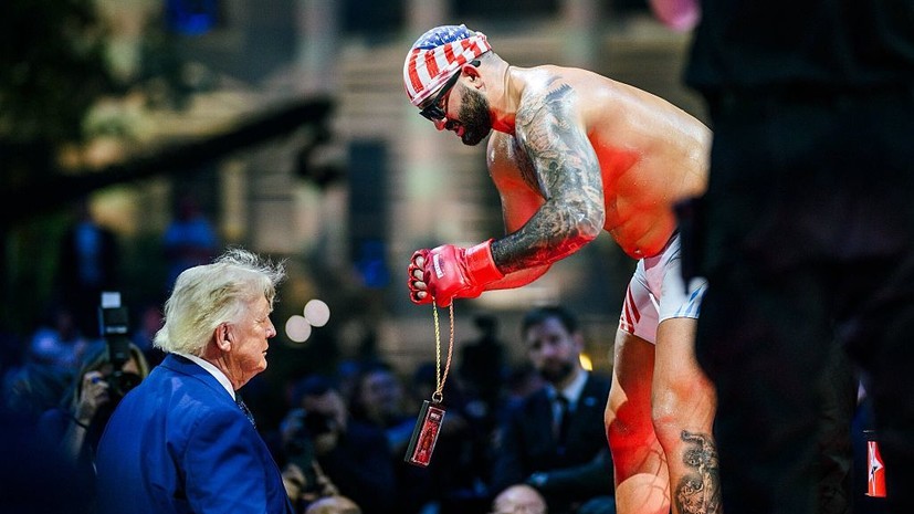 Трамп снял со своей шеи цепь бойца UFC после его слов о жене Обамы
