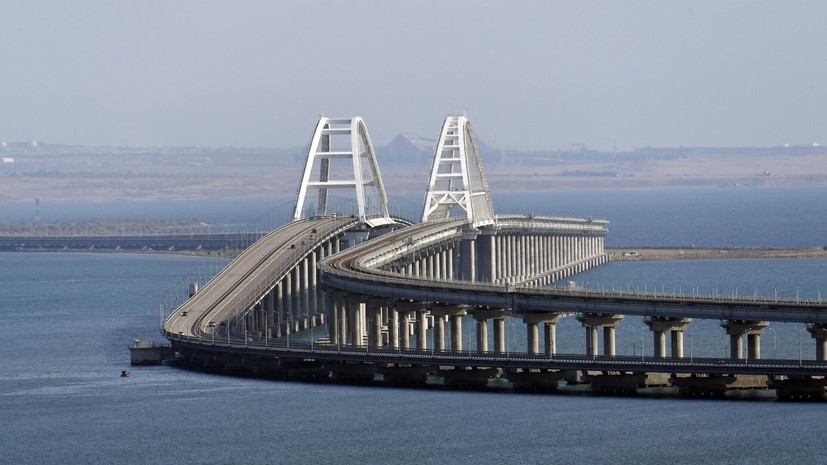 Движение автотранспорта по Крымскому мосту временно перекрыли