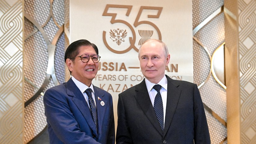 Путин помог президенту Филиппин разобраться с оборудованием для перевода