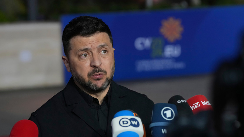 Медведев: после лишения ордена у Зеленского есть место для креста нацистов