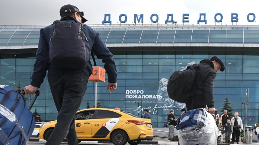 Аэропорт Домодедово временно не принимает и не отправляет рейсы