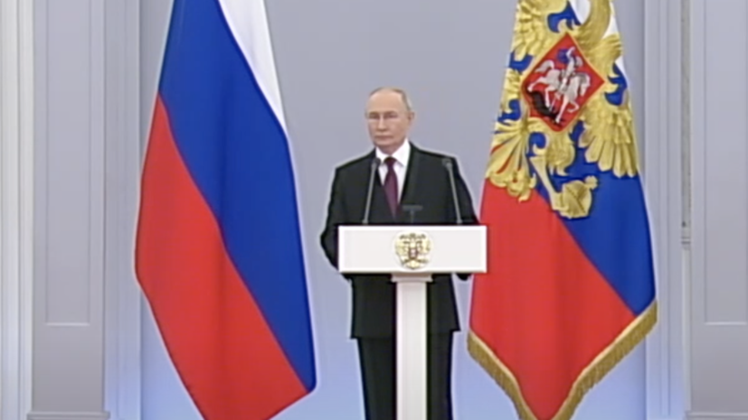 &laquo;В ваших руках судьба страны&raquo;: Путин &mdash; на встрече с выпускниками высших военно-учебных заведений