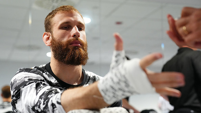 Пуляев проиграл Рузибоеву на турнире UFC в Баку