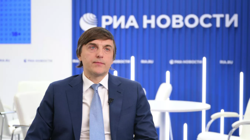 Кравцов: учебники по физике и химии для старших классов разработают к 2027 году