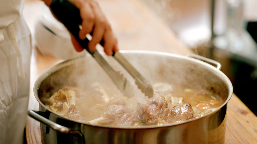 Нутрициолог Никулина: красное мясо лучше тушить или запекать