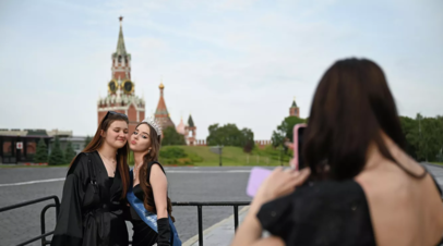 Аналитики рассказали, сколько российские семьи тратят на выпускной