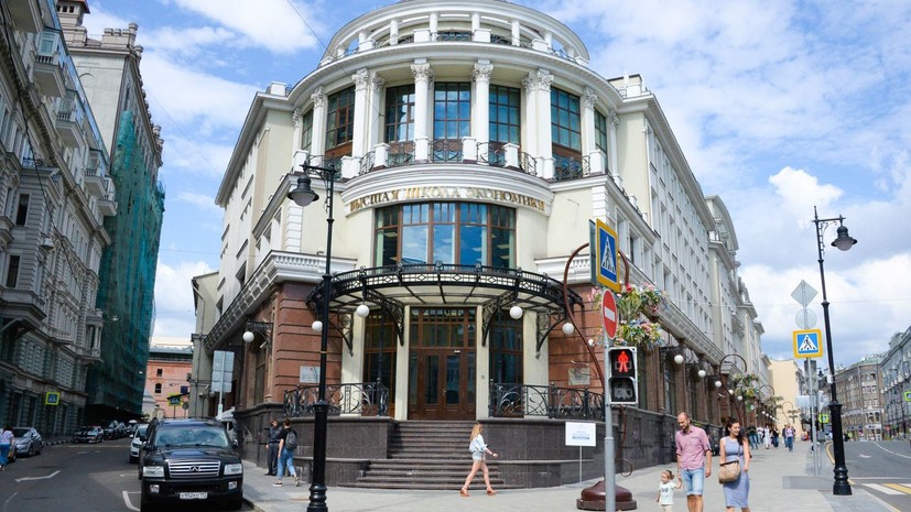Выпускники ВШЭ запустили проект с аудиопрогулками «Мрачные тени Москвы»
