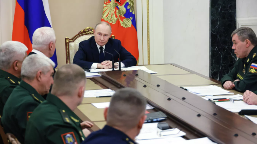 Песков заявил о практически ежедневных встречах Путина с Герасимовым