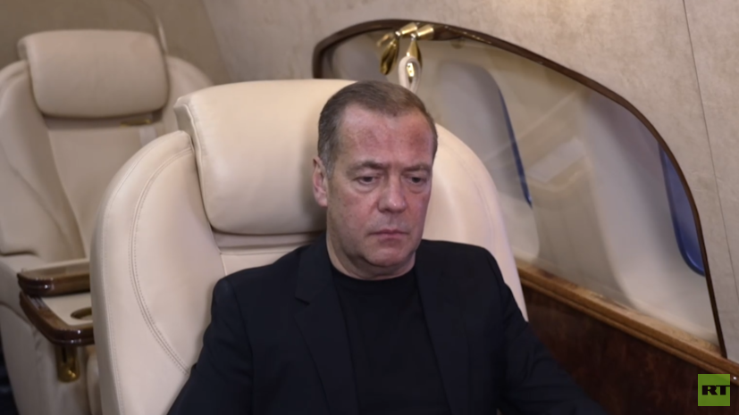 Медведев: делегация России передала соболезнования в связи со смертью Хаменеи