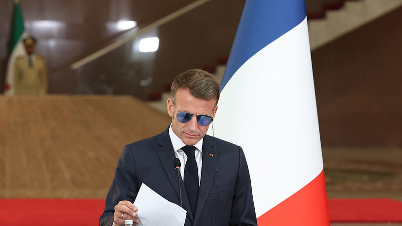 Макрон решил не снимать очки на коллективной фотографии лидеров стран НАТО