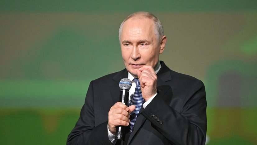 Путин пообщался с мальчиком, спасавшим людей во время паводка в Дагестане