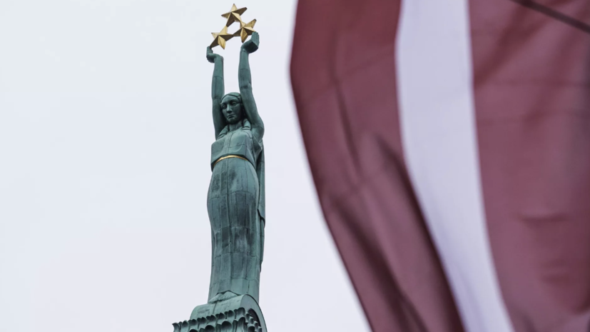 Политолог Оленченко: возможный запрет русского языка обострит отношения в Латвии