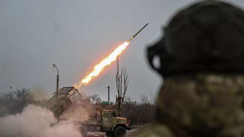 ВС России поразили сухогруз, доставляющий грузы для ВСУ в районе острова Змеиный